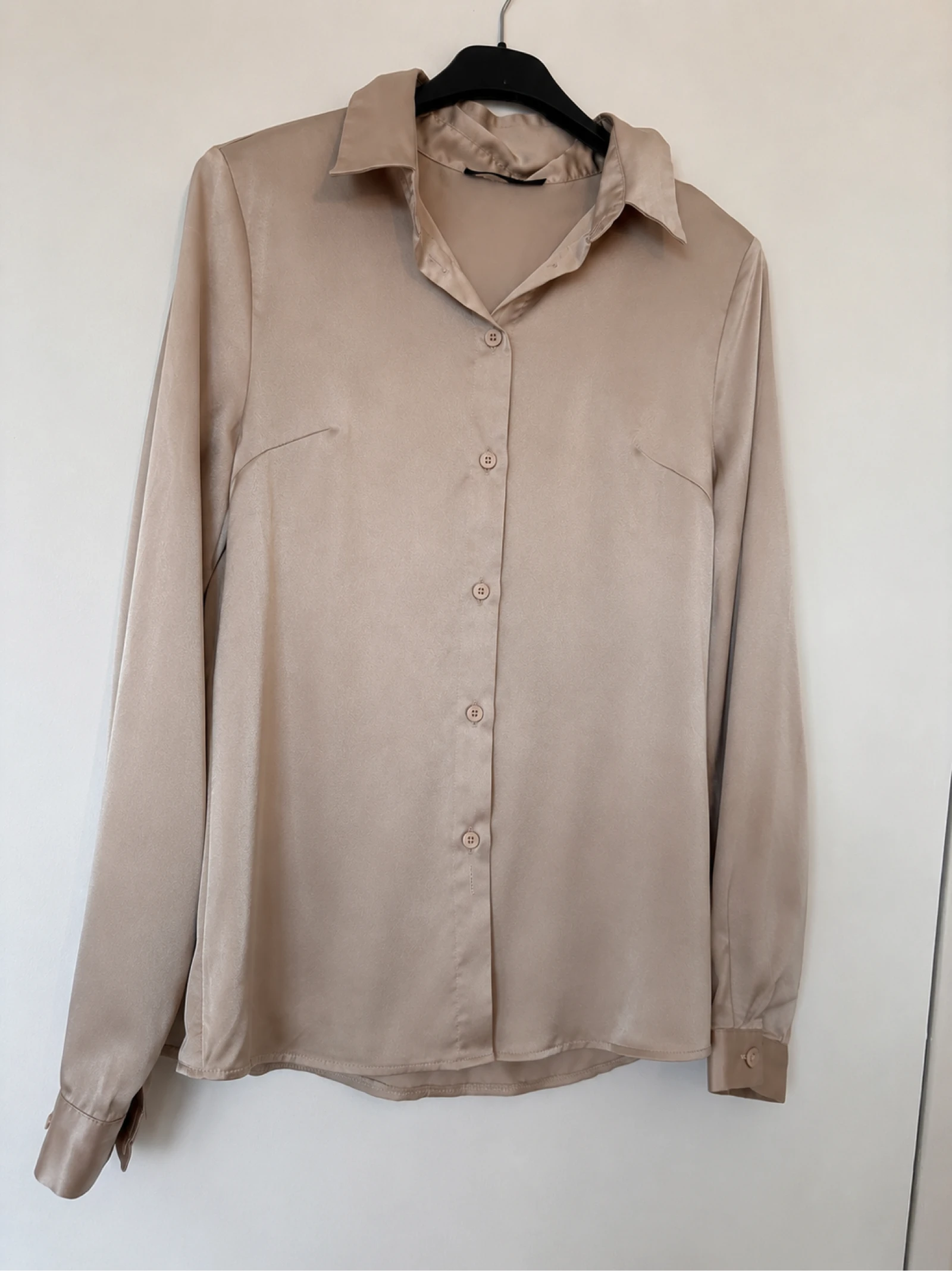 Jolie chemise en satin Taille M